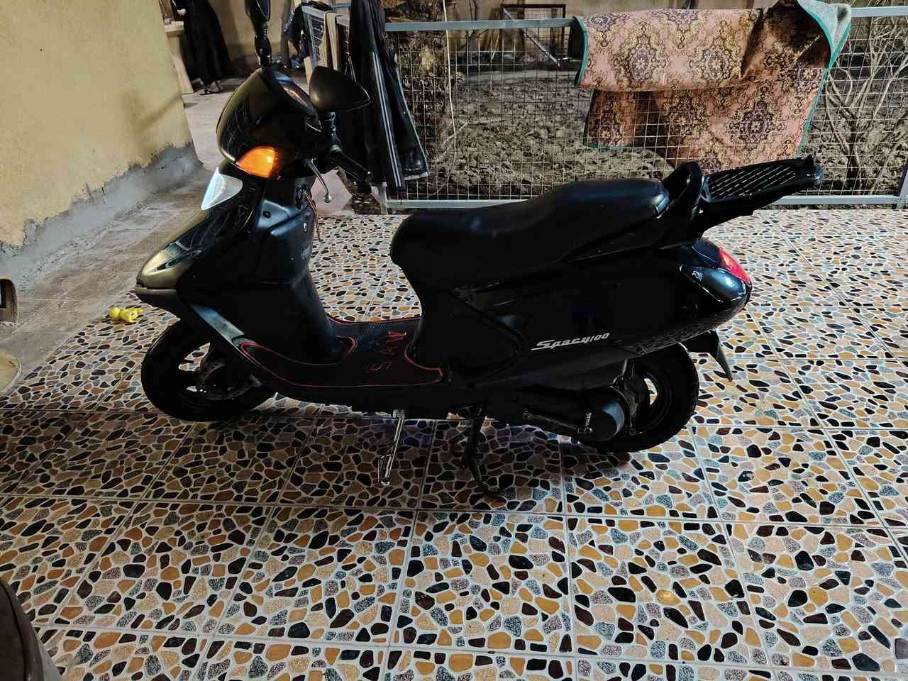 سلام عليكم دراجه سبيسي ياباني البيع
دراجه حلوه ونضيفه مكينه لا دخن ولا تنقص كهربايات كله شغاله سلف هندر كل شغال دراجه نشطه كفراته صليات ابو الختم الشراي يتصل *********** مكان كوت زويريجات
