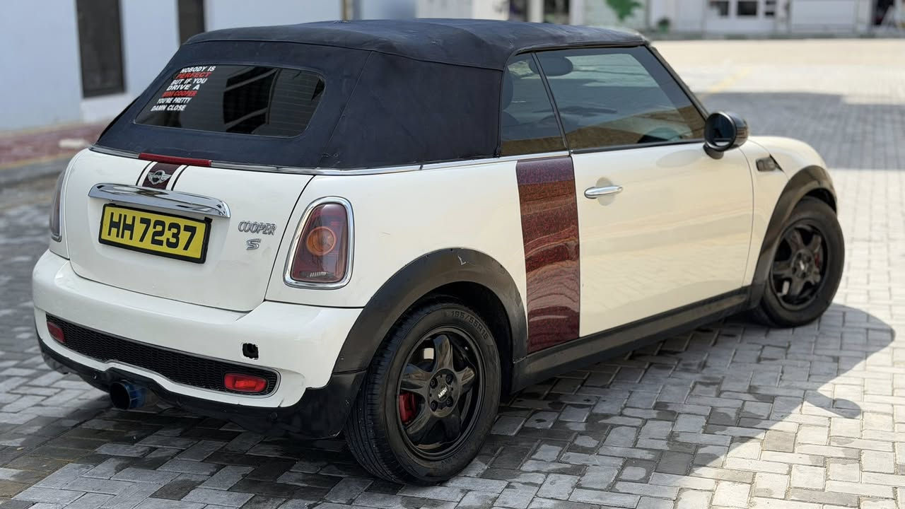 مینی کوپەر R57 2013
بێ تۆربۆ مەکینە مەرخوب 
گێر ئۆتۆماتک و تەرح 
پادل شیفت  شاشە گەورەی لەمس
کوشن هیتەر فول فولە سەیارەکە 
گێرو مەکینەو کارەبای هەموو گیانی بە شەرت 
لیزەری دووبەی زۆرر مەزبوت چاک کراوە
سەقف چادر ئاو دانایات
سیعری 45  گەڵا 
گۆڕینەوەش ئەکەم لەسەر دڵ گرتن
***********
