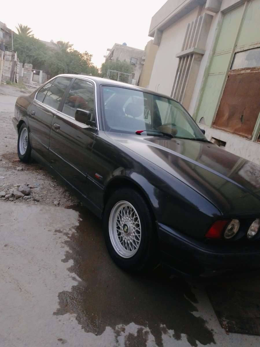 السلام عليكم بي ام ٥٣٥ موديل ٩١ رقم بغداد تبريدتدفئة شغال تخم تاير مصبوغة عام غرفة جديدة تراي ناعم نقص بيهة زوج دبل خلفي وارفيوو  بيع مستعجل السعر ٥٣ وبيهة مجال قليل العنوان بغداد المحمودية رقم الهاتف ***********
***********متواجد عل الفيس
