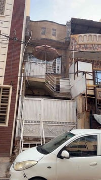 بيت في المنصور للبيع / حي العربي  يحتوي على طابقين. طابق الاول  صالة و...