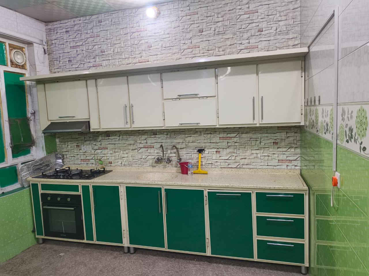 السلام عليكم 
كاونتر مرمر+سمك +طباخ مثل ما موضح للبيع
سعرة 550الف وبي مجال 
للاستفسار الاتصال على 
***********
