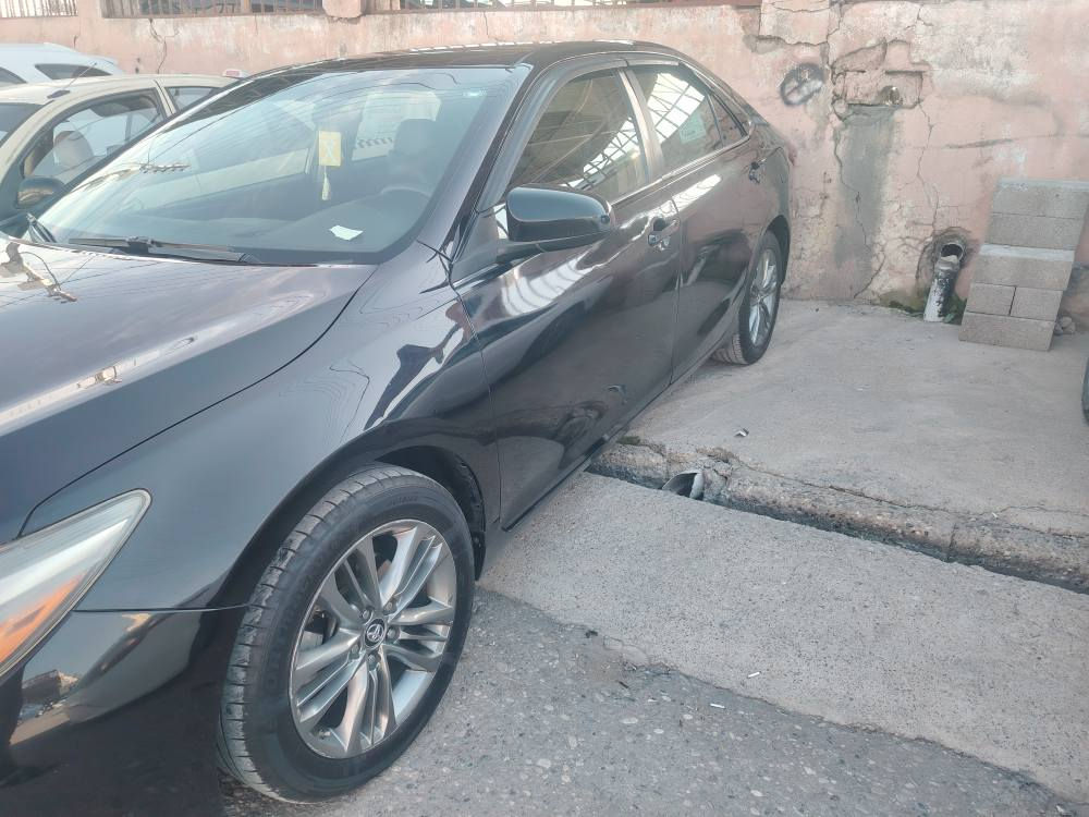 تويوتا كامري للبيع بيها ثلاث قطع ونص بيبان صبغ وبيها جوه دوسه مال السائق بيها الصبغ.ماكينه وجير والباراشوت والشواصي بشرط.السياره 2017 شرط تحويل وكاله بشاره سياره على اسمي.السياره رقم دهوك. *********** دهوك, العراق
