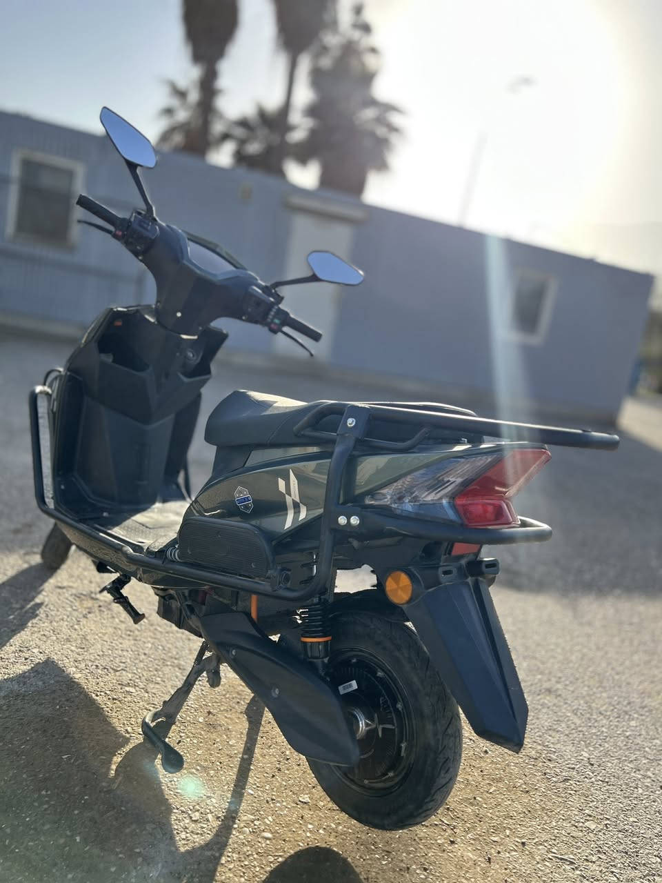 دراجة سكنس شحن للبيع
النظافة: 90‎%‎ 
(استعمال اقل السنة)‼️‼️
(وصل الشراء موجود)🧾

دراجة سكنس شحن المواصفات: 

الملف: 1200 ⚡️ 

البطاريات: عدد 6 بطاريات - (2 فقط يحتاجلهن استبدال) 🔋 

السرعة: 80 km/h (حقيقي) 🛵

نظام السرعة: 4 سرعات ⏫

نظام مثبت السرعة ‼️

نظام الرجوع للخلف (R) ◀️

بريك: نظام الدسكات 🛑

اللون: اخضر غامق ❇️

(تحتوي على درع) 🛡️ 

السعر: 600 الف (بيها مجال بسيط) 💲

العنوان: 
الشعب - قرب مستشفى الزهراء الأهلي 📍
زيونة - قرب المدينة المائية المغلقة 📍

للأتصال: *********** 📞
