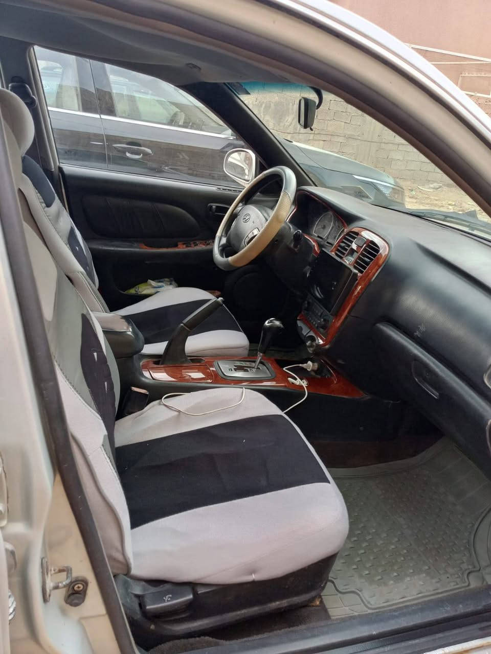 السلام عليكم
هونداي سوناتا وفود 2001 خليجي 4 سلندر حجم 2000
مكينة گير حدادية تبريد تدفئة مكفولة..مصبوغة عام اثر جراد فقط..يعني بدون ضربة 
شاشة كامرة خلفية 
سنتر لوك دبل ريمونت 
تراي شرط 160 للبصرة 
رقم بغداد انگليزي 
سنوية لل 2030 
تحويل مباشر 
مكان السيارة النجف الاشرف.الكوفة 
***********
السعر 58

