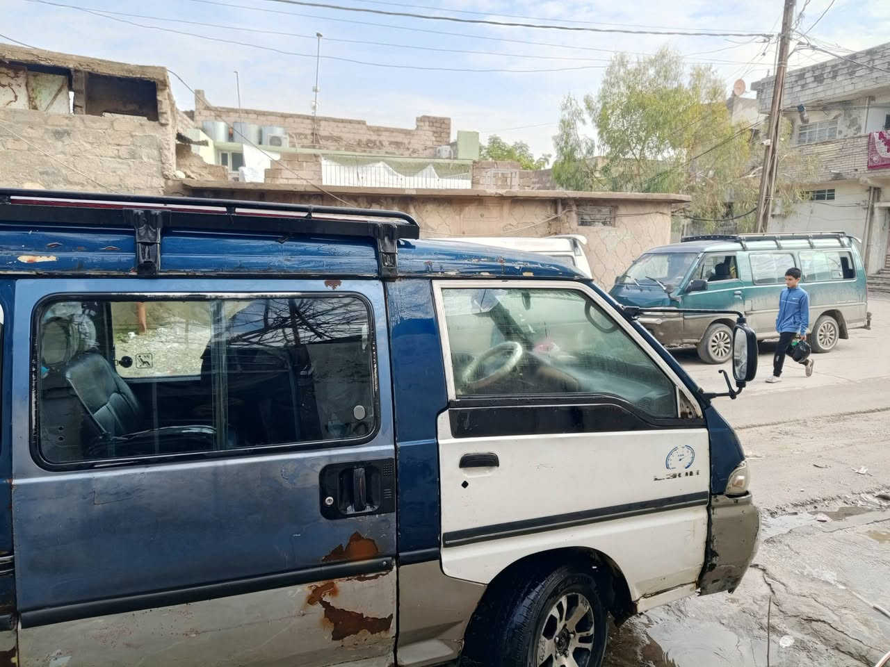 السلام عليكم كيه نفرات هونداي الموديل 1998السنويه 28تنتهي السياره بل موصل ايمن شرط المحرك واني الشرعي 50 وبيها مجال ***********=***********==
