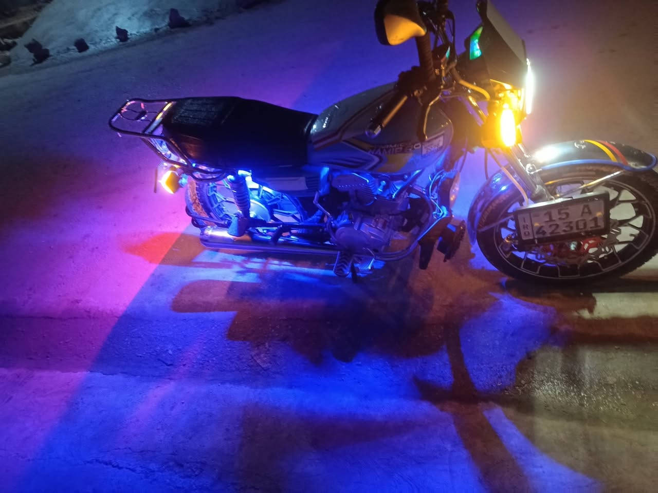 السلام عليكم 
دراجه للبيع  مرقم لوحات كامل وسنويه رقم انبار.

كلشي ماموصله. خاص مفتوح
***********
