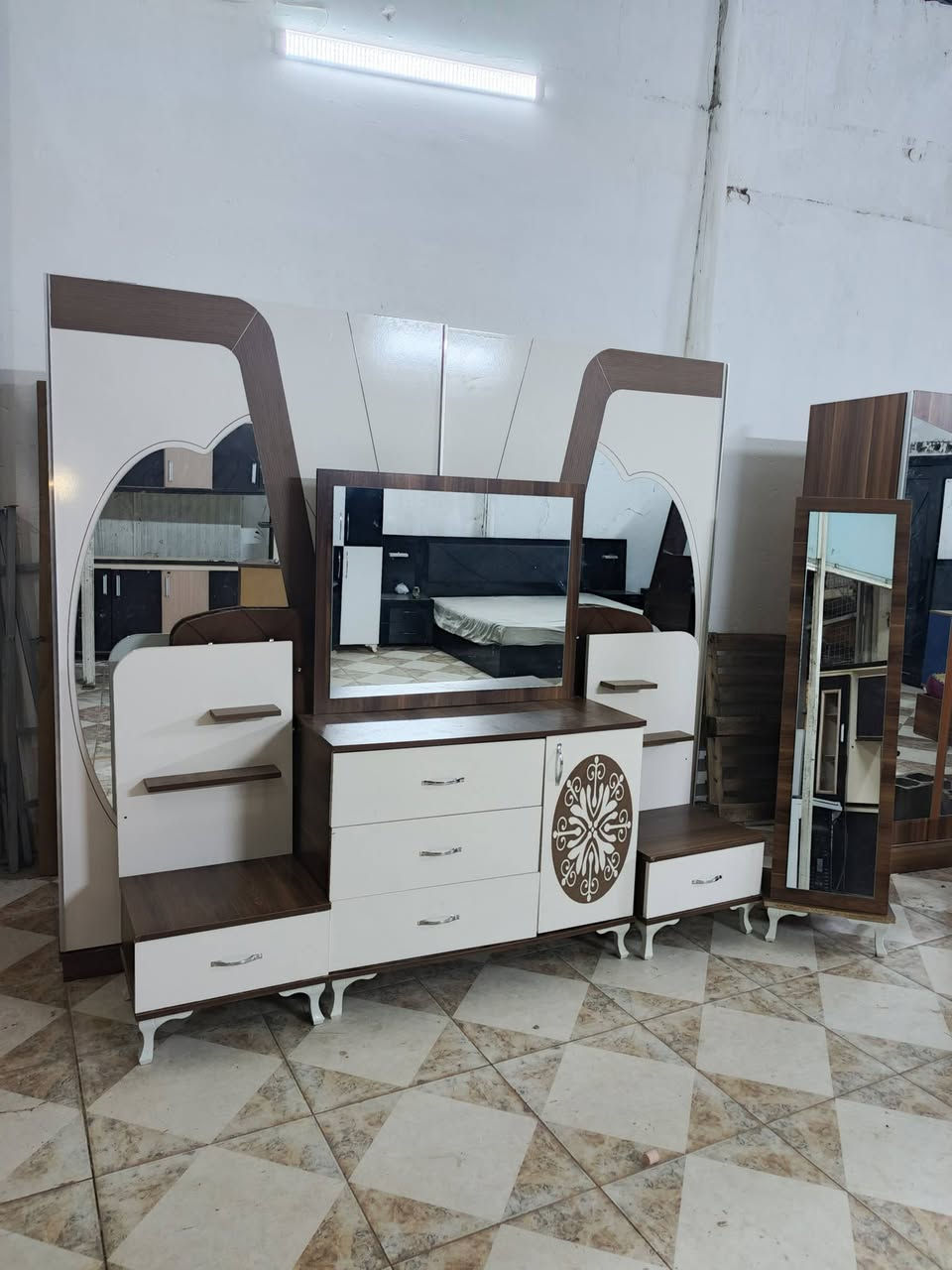 غرفه شرط النظافة اخو الجديد ٤٠٠ وبي مجال مع نقل شراي دزلي صوره عالخاص


**إذا كنت صاحب هذا الإعلان وتريد حذفه لأي سبب، رجاءا أرسل رسالة إلى الدعم الفني**