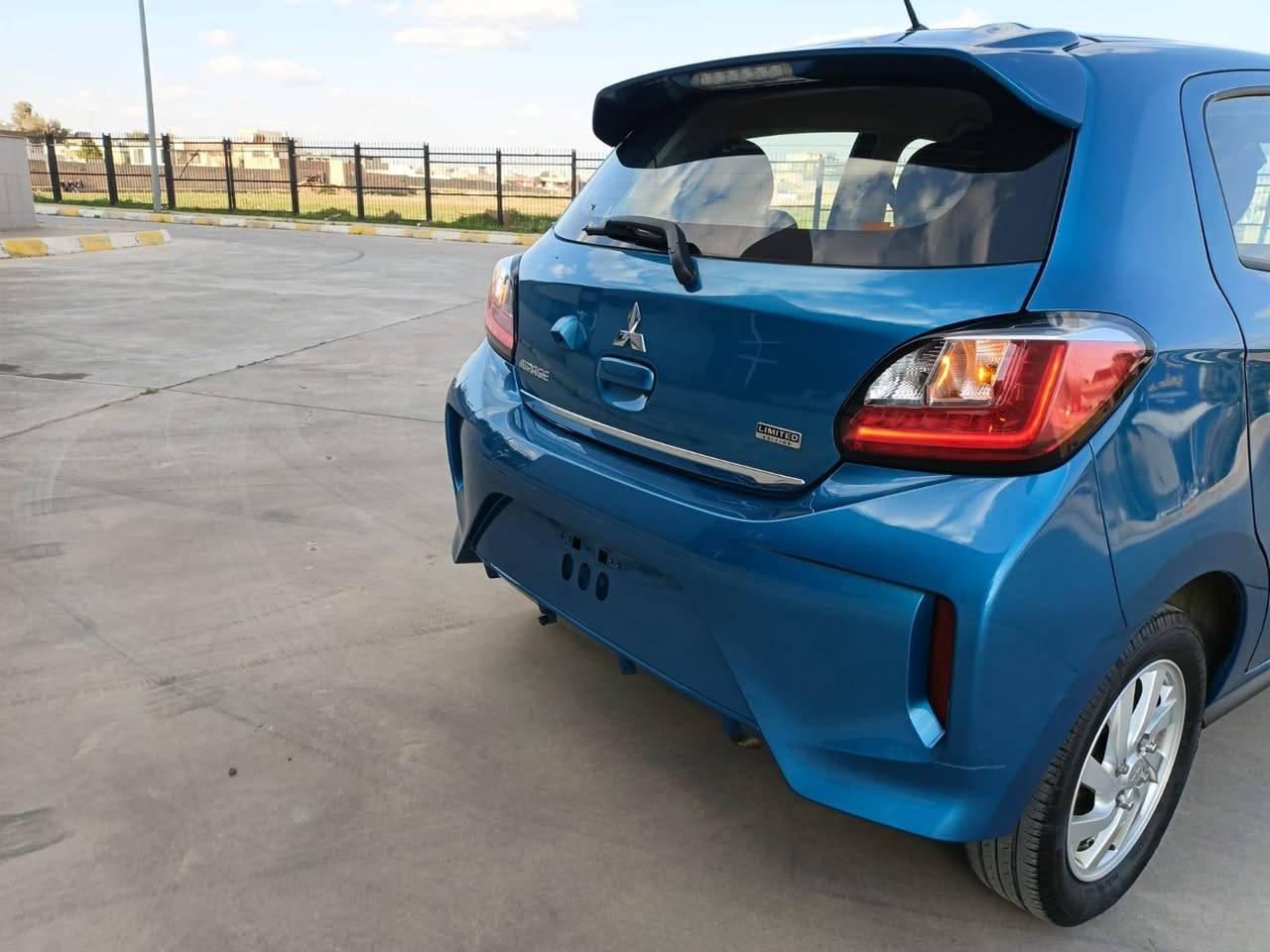 متسيوبيشي ميراج 
موديل 2023  فقط مبدل جامرلخ امامي واحد عل بلاد والباقي شرط ..  . سعر 94  ورقة .. مكلف بالنشر . ***********
