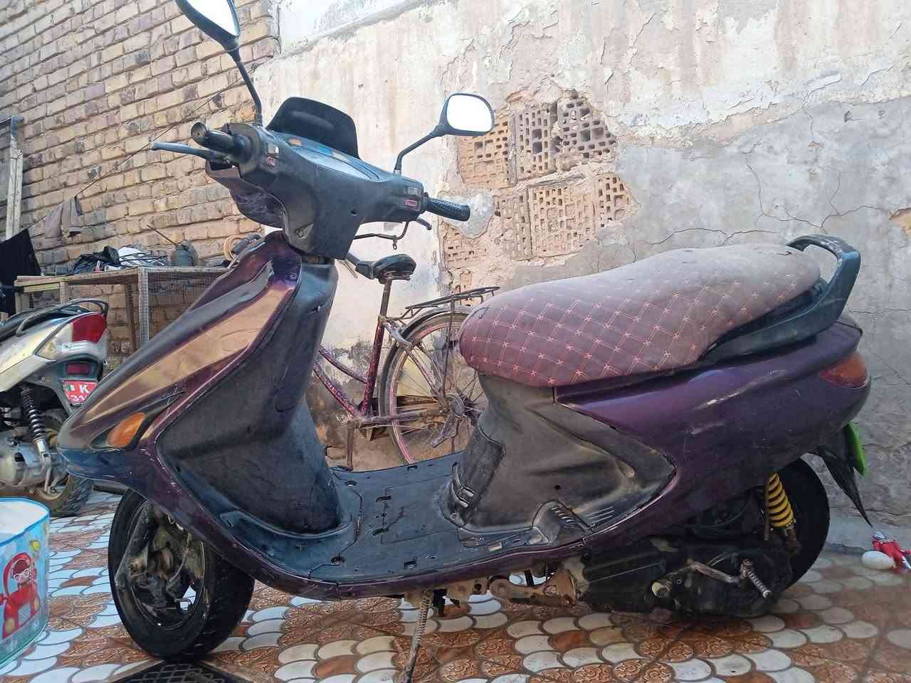 دراجه فراشه للبيع شغاله عوزه كابريته نزل بانزين وصخ وكام تخربط ب225 وبيه مجال بسيط لايت بك لايت شغالات عالي ناصي هندر واحد تشتغل ***********
