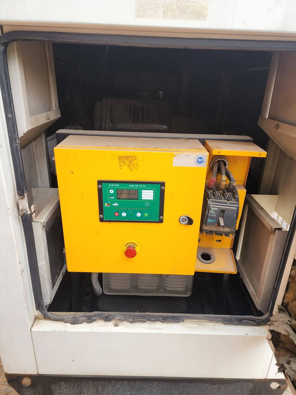 مولد بيركنز/perkins 150kva اخو الجديد 
راس توليد/ Linz 150 kva
فوكاهه تانكي 700لتر
حالة جيدة جدا
للاستفسار الاتصال على الرقم
***********
موقع بغداد حي اور
