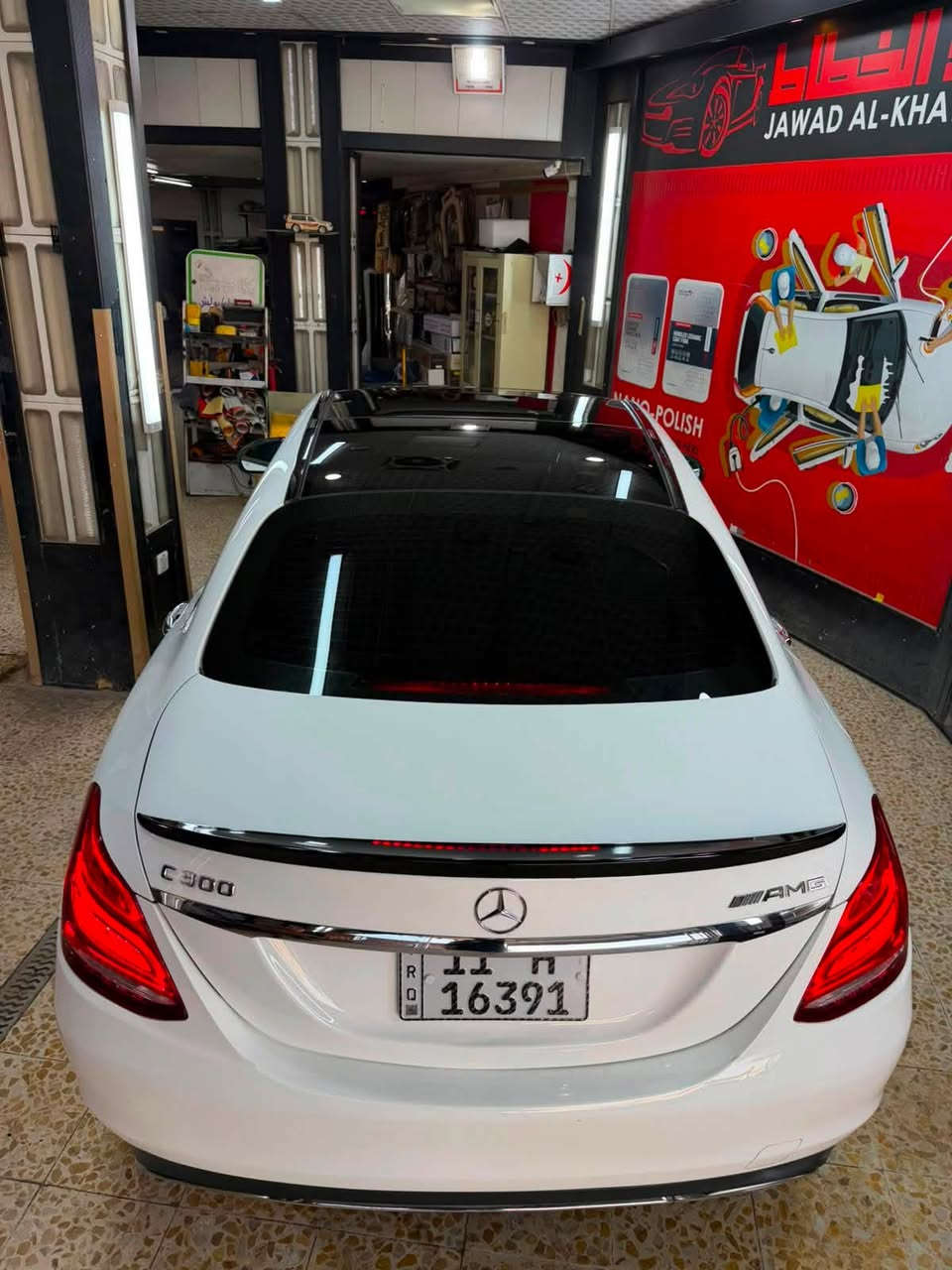 سلام عليكم مرسيدس c300
موديل2018مكينة2000تيربو ماشية 100
كير ومكينة مكفولات شرط الفحص
السيارة فول مواصفات للأخير 
انارة ترحيب انارة داخلية فول مواصفات 
السيارة حادثها فقط دعامية  بدون قطرة صبغ كفالة عامة حتى من البارد رقم بغداد بأسمي تحويل ثاني يوم مكان السيارة زيونه
السعر250وبيها مجال للاستفسار ***********2
