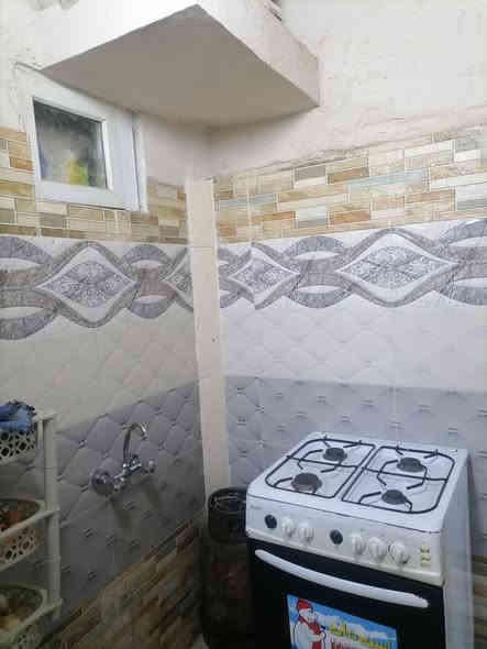 السلام عليكم بيت للبيع
حي العامل الاولى 
المساحة/100م طابق واحد 
استقبال وغرفة وهول بالاضافة الى بيتونه بحساب غرفة 
كاشي سيراميك سقوف ثاوية 
السعر/70
لتفاصيل اكثر مراسلة الصفحة او الاتصال بالرقم***********
