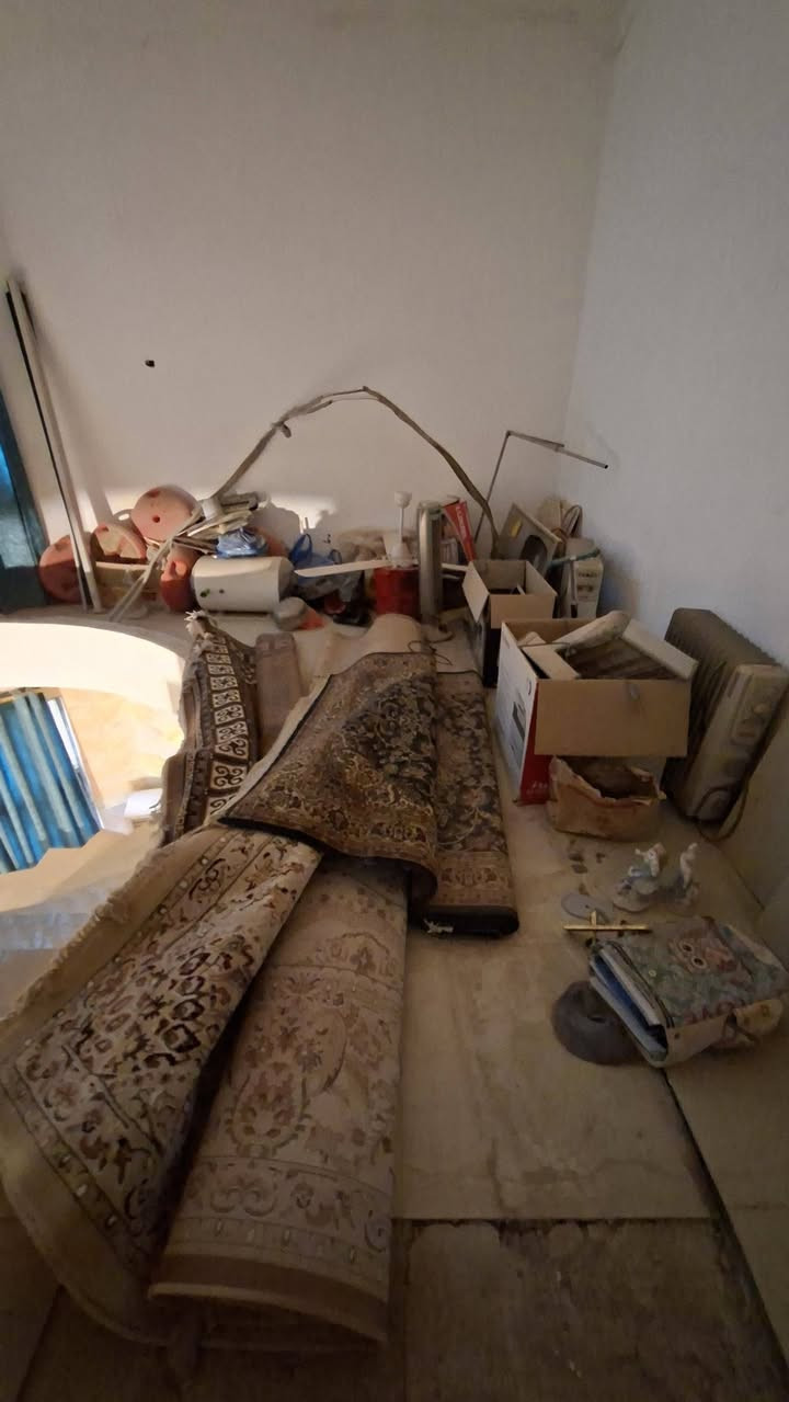 السلام عليكم غراض بيت للبيع السماوه حي النفط مستخدم شي قليل ابيع الكل سوه بيعه وحده للاستفسار ***********
