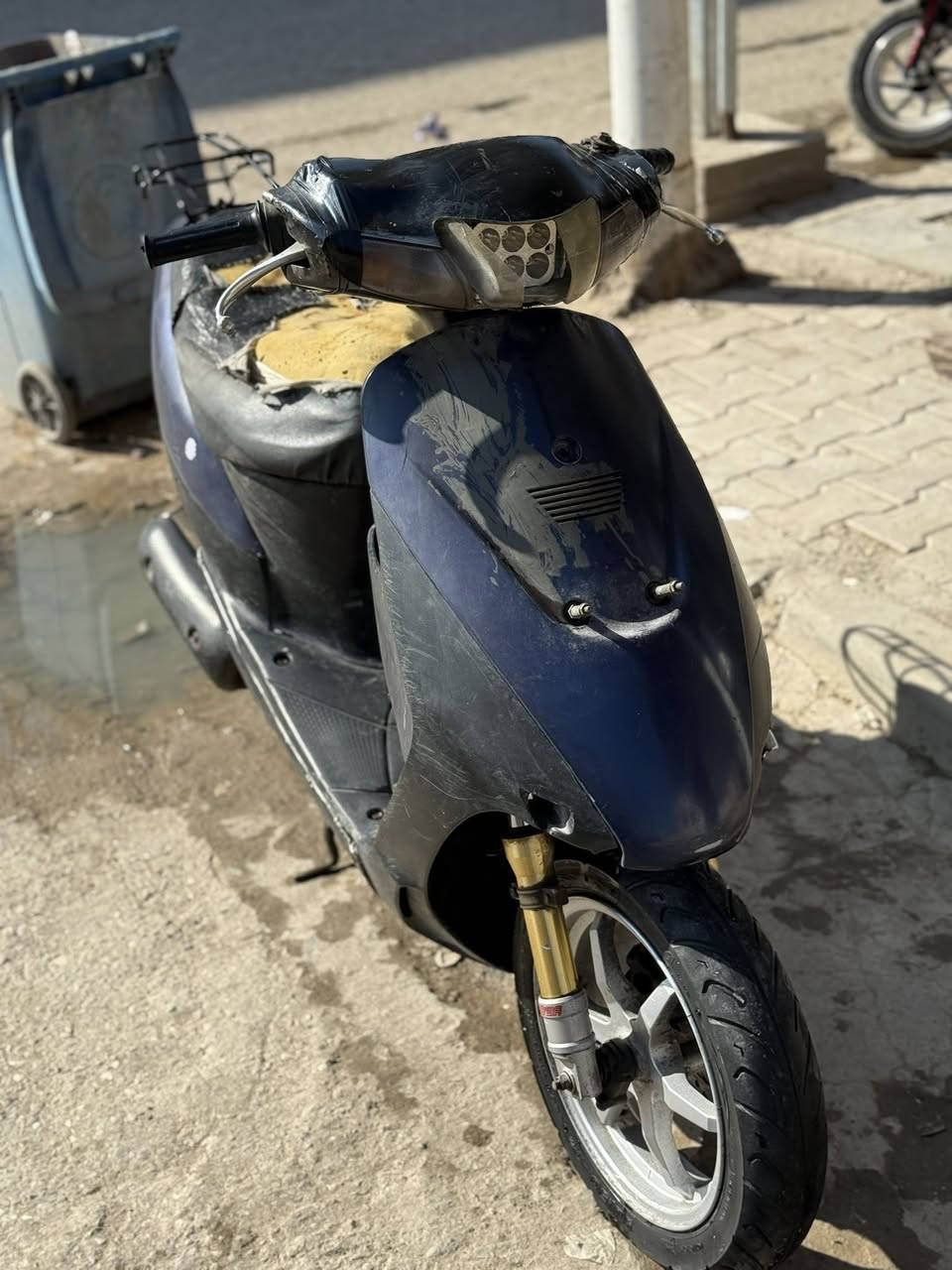 دراجه سازوكي حجم 12 العاليه دراجه شغاله وما بيها شيء بس اشوي يرادلها ترتيب تايرات جدد ول مشي مالتها حلوو السعر 300 وبيها مجال 

الاتصال ع رقم ***********
