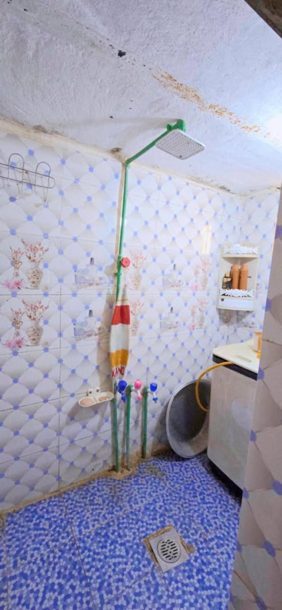 📢📢 بيت للبيع بسعر مناسب جدا 
💵 السعر 18 مليون وبي مجال 

📐 المساحه 100 متر ركن على شارعين 
بي غرفه وصاله واستقبال ومطبخ وحمامات 

📍العنوان النجف شارع المطار القديم خلف اسواق الامير قريب على الكوفه 

☎️ للاستفسار مراسله الخاص او على الرقم الاتي 
*********** واتساب فقط
