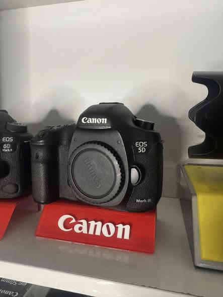 يتوفر الان 
عدسة كانون 24-105 جيل الثاني رنك احمر السعر 750 الف
عدسة كانون 150-600 السعر 1200
كاميرا كانون 5D iii شتر 10ك السعر 900 الف
كاميرا كانون 5D iv السعر مليون ونص
كاميرا كانون 5D iv السعر مليون وربع 
كاميرا كانون 6D ii شتر8 ك السعر مليون ومية
كاميرا كانون 6D i شتر 5 ك السعر 550 الف
كاميرا كانون 250D مع عدسة 18-55 شتر4 ك السعر 600 الف
كاميرا كانون 750D مع عدسة 18-55 شتر 5 ك السعر 550 الف
كاميرا RB مع العدسة 24-105 السعر مليون و60 الف
عدسة كانون 28-80 فول فريم السعر 150 الف
عدسة كانون 50 ملم فتحة 8 السعر 150 الف
عدسة كانون 50 ملم فتحة 4 السعر 200 الف
عدسة كانون 200-70 جيل اول تك السعر 750 الف
عدسة كانون 100-400 السعر 900 الف

***********
