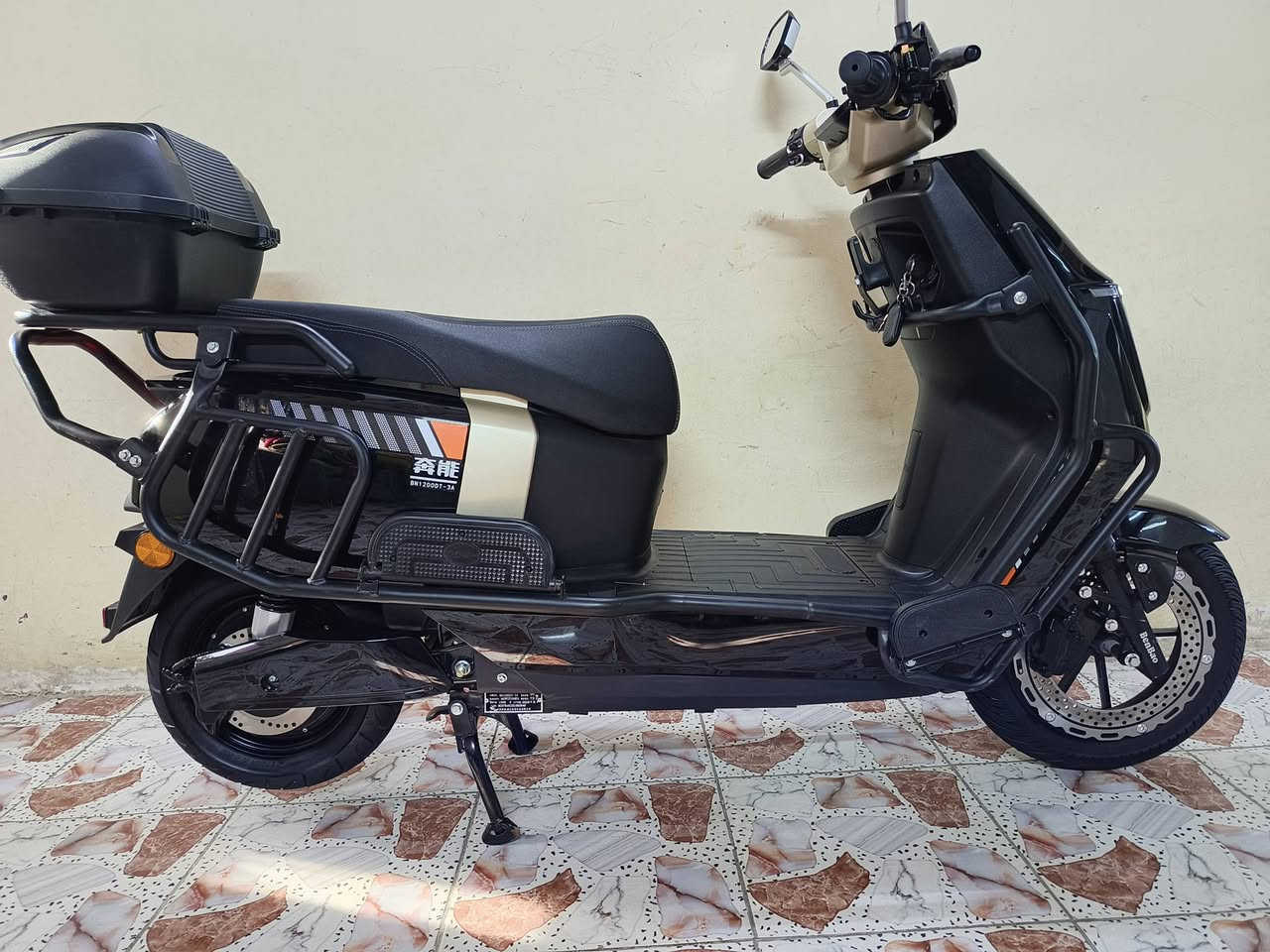 السلام عليكم ورحمة الله وبركاتة...
دراجة كهربائية نوع Benbao  موديل 2025بعدهة جديدة اخت الزيرو...

ملف 2000W

بطارية ليثيوم فوسفات الحديد 30A

72V

4تحويلات سرع eco... Normal... draeve... Sport

 السرعة 85

نظام البكRالرجوع الى الخلف

نظام البارك p

شاشة TVTديجيتال نظام تحديد الأعطال والتنبيه

تشغيل سويج +بصمة+جهاز الانذار وقفل الامان

لايت عالي ناصي زنون... سكن لايت لد شمعة... نشرات متغيرة الالوان... دبل اشارة... سطاب لايت شمعة... اشاير يمين يسار...هورن

درع محيط بلدراجة للحماية

مساحة تخزين واسعة جدٱ+جنطة خلفية اضافية

بريك امامي خلفي دسك هيدروليك نظام Abs

تايرات حجم ،12

طلاعات جانبية

منفذ شحن USB

السعر (مليون) وبيهة مجال للشراي

العنوان العطيفية قرب جامع براثا

رقمي ***********
