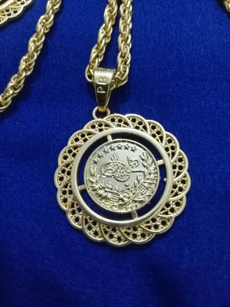 سيت قلاده وتراجي ليره تركيه طلاء ذهبي ثابت و سلسله  برم متينه جدا اللمعه تجنن سعره 15 فقط


**إذا كنت صاحب هذا الإعلان وتريد حذفه لأي سبب، رجاءا أرسل رسالة إلى الدعم الفني**