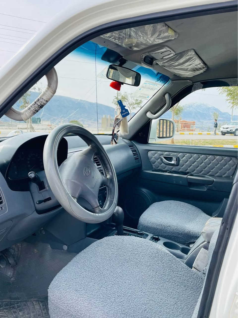 تریکان ٢٠٠٣
ئاڕمی پلاستیک هەولێر  بە شەرتی ياڕم و ئەوەلیات
بەیانی بیکە بە ناوی خۆتەوە
مەکینەی ڤیڤیتی ٣٠٠٠ لەسەرە گێڕ ئۆتۆ ماتیک
٢ بست ساردی هەیە
تەبرید ساردی و گەرمی بە شەرت هەمو گیانی مەزبوتە
پێرێ ڕۆنی گۆڕاوە و مەسروفی هیچ تیا نیە
بێ تەقەو ڕەقە بە شەرتی هەمو شتێک
سعری ٦٨ و شتێک مەعمەلە
لە دەربەندیخانم
*********** دار بنديهكان, السليمانية
