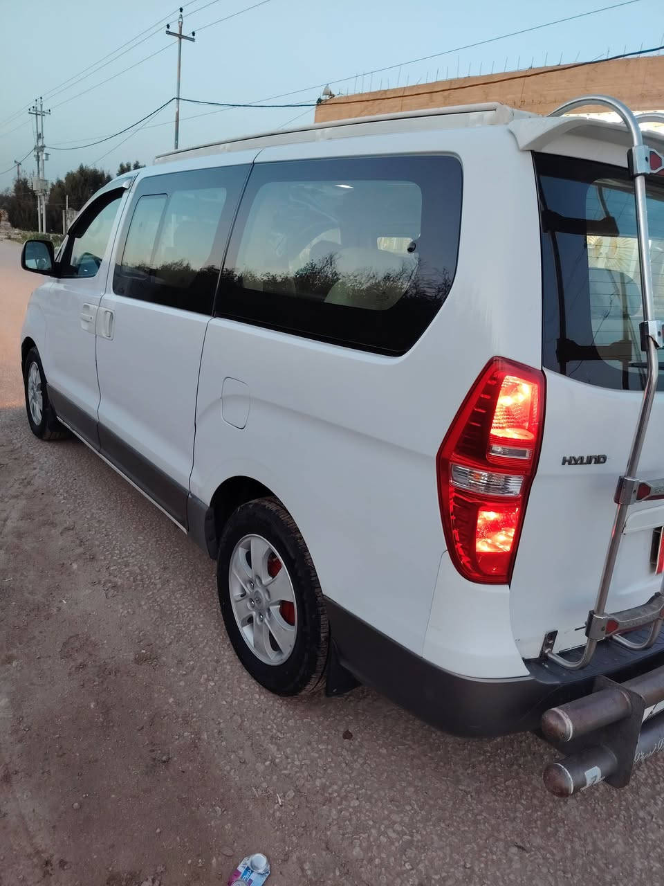 السلام عليكم ستاركس للبيع موديل 2015 كفاله عامه مفتوح محور مسكر سبلاين مكينه جديده حداديه جديده تبريد شغال تخم تاير رقم واسط استفسار عن الرقم ***********
