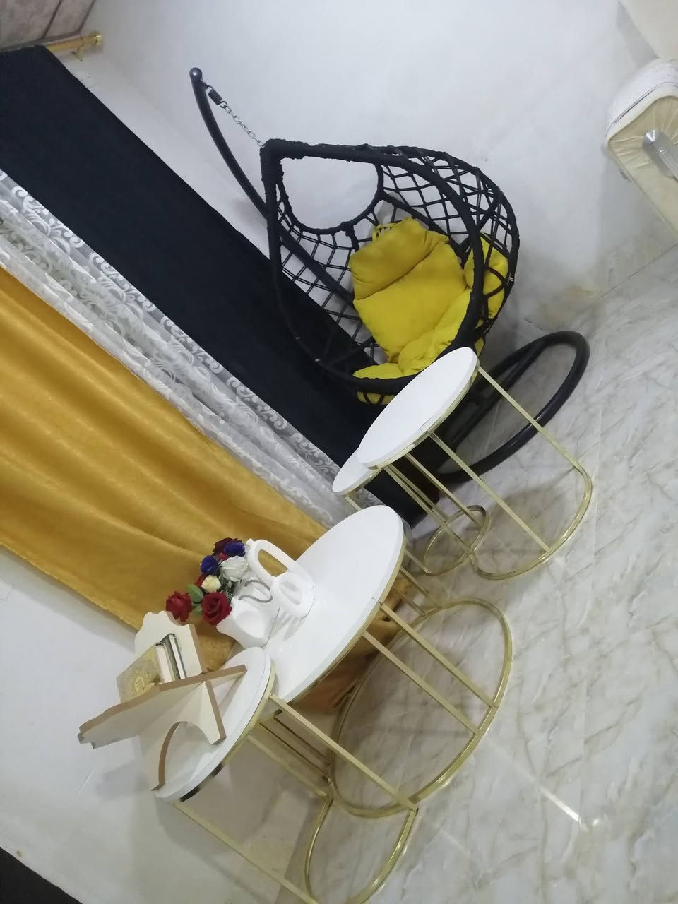 للبيع غراض بيت جديد شرط البلازما مو وياهن بس الميز فقط رقم موبايل ***********
