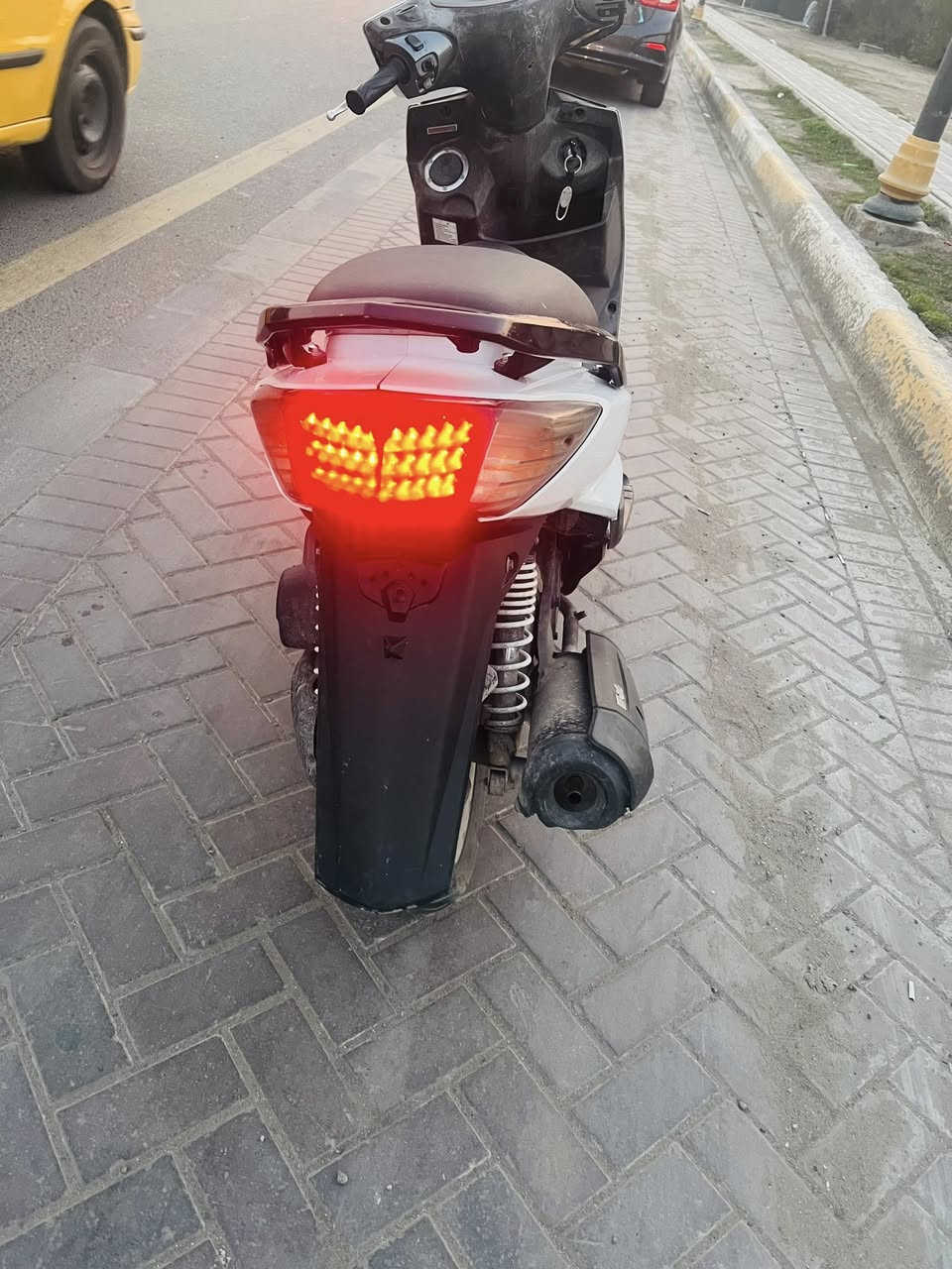 سكنس فحل ١٤٠ نوزل للبيع مكفولة كفالة عامة من تاير لتاير دراجة كاملة نقصهة بس ترايش صفح مثل مواضح بصورة نضافتهة العنوان مدينة الصدر قطاع ٨ السعر ٩٠٠ وبيهة مجال حك جية رقم الهاتف *********** جيب الف فيتر يفحصهة وياك
