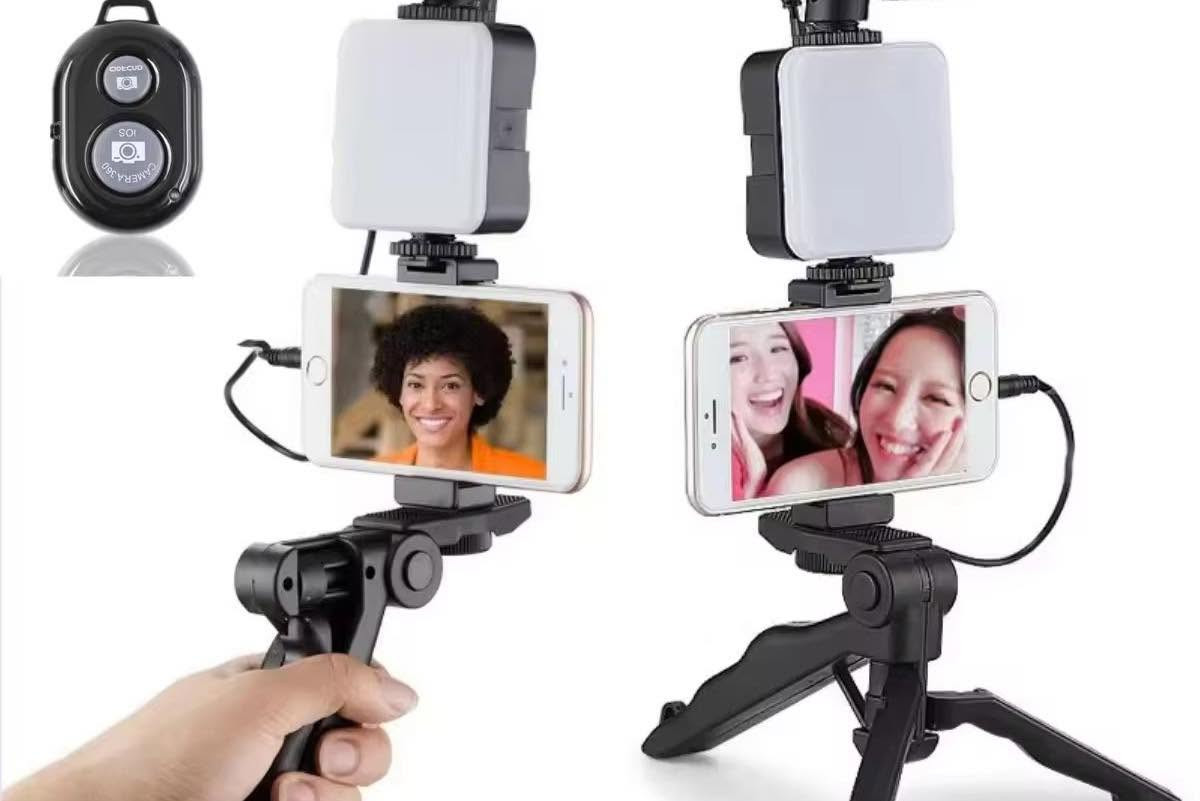 كِت صناعة المحتوى والبث المباشر AY-49

ابدأ تصوير فيديوهاتك وبثك المباشر بسهولة مع كِت متكامل يحتوي على إضاءة LED ومايكروفون وحامل للهاتف مع ترايبود عملي مناسب للتصوير اليومي وصناعة المحتوى.

• مناسب للبث المباشر وتصوير الفيديوهات والمقابلات

• يحتوي على مايكروفون بمدخل 3.5mm

• إضاءة LED49R بعدد 49 لمبة

• حامل هاتف Universal قابل للتثبيت

• ترايبود ثابت مع إمكانية استخدامه كمسكة يد

• يدعم تركيب الملحقات عبر 1/4 screw hot shoe

• يأتي مع ريموت كنترول للتصوير

• الموديل: AY-49
• نوع المايك: Electrostatic Type
• اتجاه المايك: Supercardioid
• استجابة التردد: 50Hz – 16kHz
• الحساسية: ‎-45db±3db
• مستوى الضوضاء: 24dba
• أقصى ضغط صوت: 130db
• نوع القناة: Mono
• حرارة اللون للإضاءة: 6500K (±200K)
• عدد لمبات الإضاءة: 49
• القدرة: 5W
• عمر البطارية: 1.5 ساعة على قوة 100%
• الوزن الصافي: حوالي 244g

محتويات العلبة:
• ترايبود
• إضاءة LED Flash
• مايكروفون
• حامل هاتف Universal
• ريموت كنترول

السعر #25 الف والتوصيل مجاني
للطلب مراسلة الصفحه
او مراسلة على الواتساب 
***********
