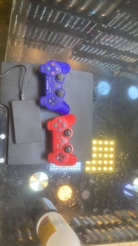 بلي ثري للبيع  جهاز نضيف. ومداخل تصليح ابد  شغال وبي طن العاب  ١٢٥ًوبي...