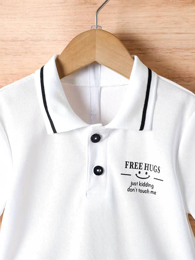 ✨ جديـــــدنا وصــــل ✨
طقم أولادي كاجوال (قطعتين)
طقم أنيق يجمع بين المرح والشياكة، الخيار المثالي لخروجات الربيع والصيف. 👕☀️
التفاصيل والخامة:
 * القميص: بولو أبيض بخامة "بيكيه" باردة وعالية الجودة، تسمح بمرور الهواء وتوفر راحة تامة للطفل.
 * الشورت: جينز أزرق فاتح "دينيم ناعم" مع خصر مطاطي مرن لسهولة الحركة واللبس.
📏 المقاسات: من 4 سنوات إلى 7 سنوات.
💰 السعر بالعملة القديمة: 3500
💰 السعر بالعملة السعودي 22

للحجز/772214645
رابط مجتمعنا واتس 
https://chat.whatsapp.com/BiwH683Ra7O5f1dO5w75uN
رابط قناة واتس 
https://whatsapp.com/channel/0029Vb7c14l0LKZ9sPEY9m0G


**إذا كنت صاحب هذا الإعلان وتريد حذفه لأي سبب، رجاءا أرسل رسالة إلى الدعم الفني**