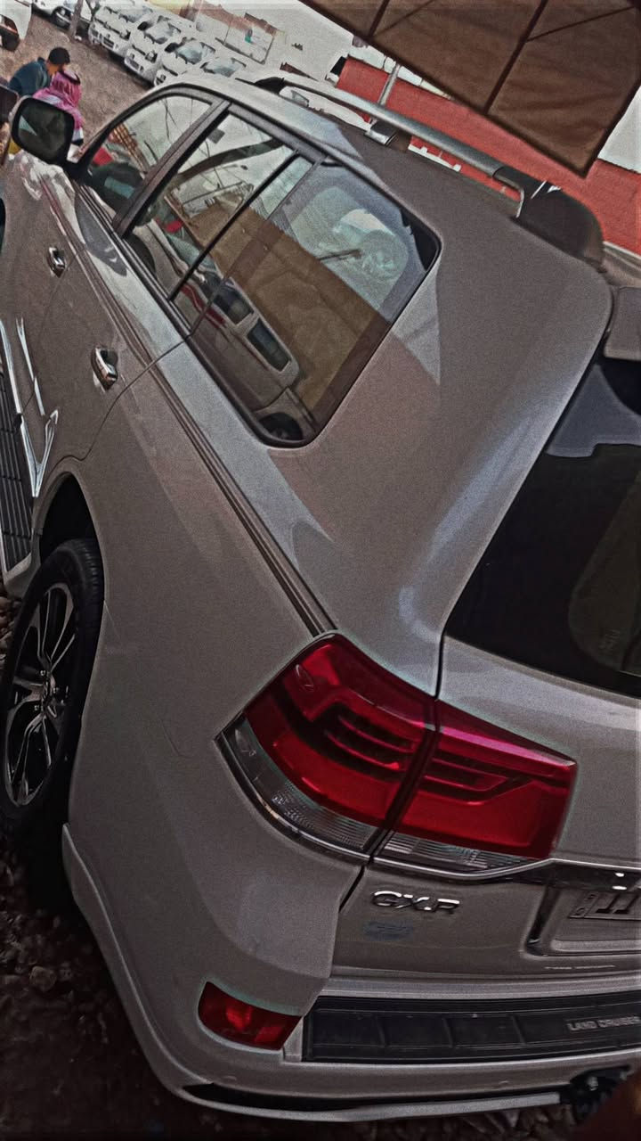 السلام عليكم 
معرض اليقين 
لاندكروز موديل 2017 Gxr. v6
فول مواصفات بريم اصلي 
مكفوله كفاله عامه ماعدا يوجد في الصندوق بارد صغير 
السيارت جديده السعر  495 
للاستفسار معرض اليقين لتجاره السيارات واسط الصويره مدخل المدينه قرب محطه حمزه دعيل 
***********
***********
🌺🌺🌺🌺🌺🌺🌺🌺🌺🌺🌺🌺🌺🌺🌺🌺🌺🌺
