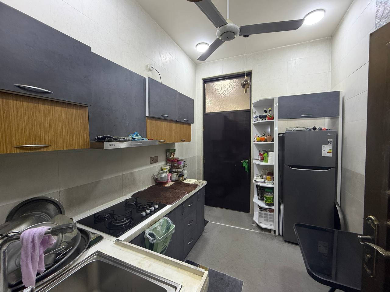 دار للبيع في حي الصحة قريب الكورنيش خلف سنتر ليمونة
مساحة 100 م طابو زراعي سند 25 تحويل السهام مباشرةً  باسم المشتري بناء حديث 2024 درجة اولى الطابق الأول مرمر و الطابق الثاني بورسلين درجة اولى مع نظام كهربائي حديث (شارع مبلط)
يحتوي الدار على صالة و هول و مطبخ و غرفتين نوم و ثلاث مجمعات صحية . 
للاستفسار الاتصال على الرقم 
***********
او مراسة عبر ماسنجر او الواتس اب .. مع التقدير
