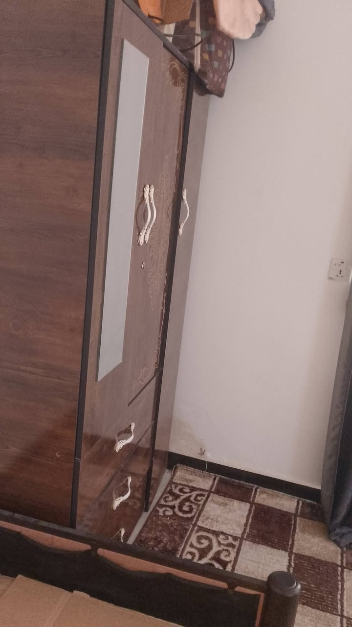 سلام عليكم غراض للبيع  مكان بغداد دورة البوعيثة
كنتور ب25 الف
وجرباية ب30الف
الاتصال***********
