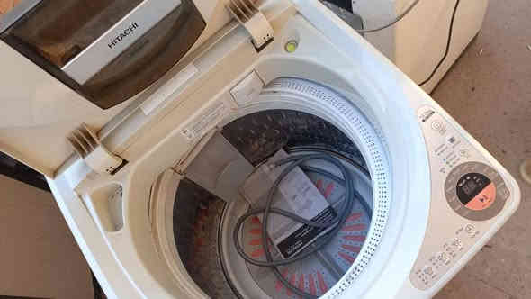 يالله للبيع غساله اوتوماتيك هيتاشي ياباني اصلي 13 كيلوا فعلي اخت الجديد كتلوك موجود على وضع الشركه السعر ب200 وبيها مجال بسيط عنواني بغداد قرب جزيرة بغداد السياحيه واكو توصيل داخل بغداد بأجرة تكسي *********** متواجد وتساب
