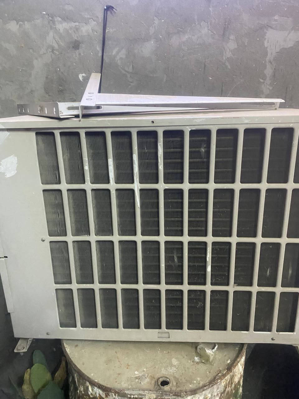 سبلت للبيع طنين جنرال ياباني اصلي نظيف بشكل
٢٠٠٨ ب ٢٥٠ الف
***********
