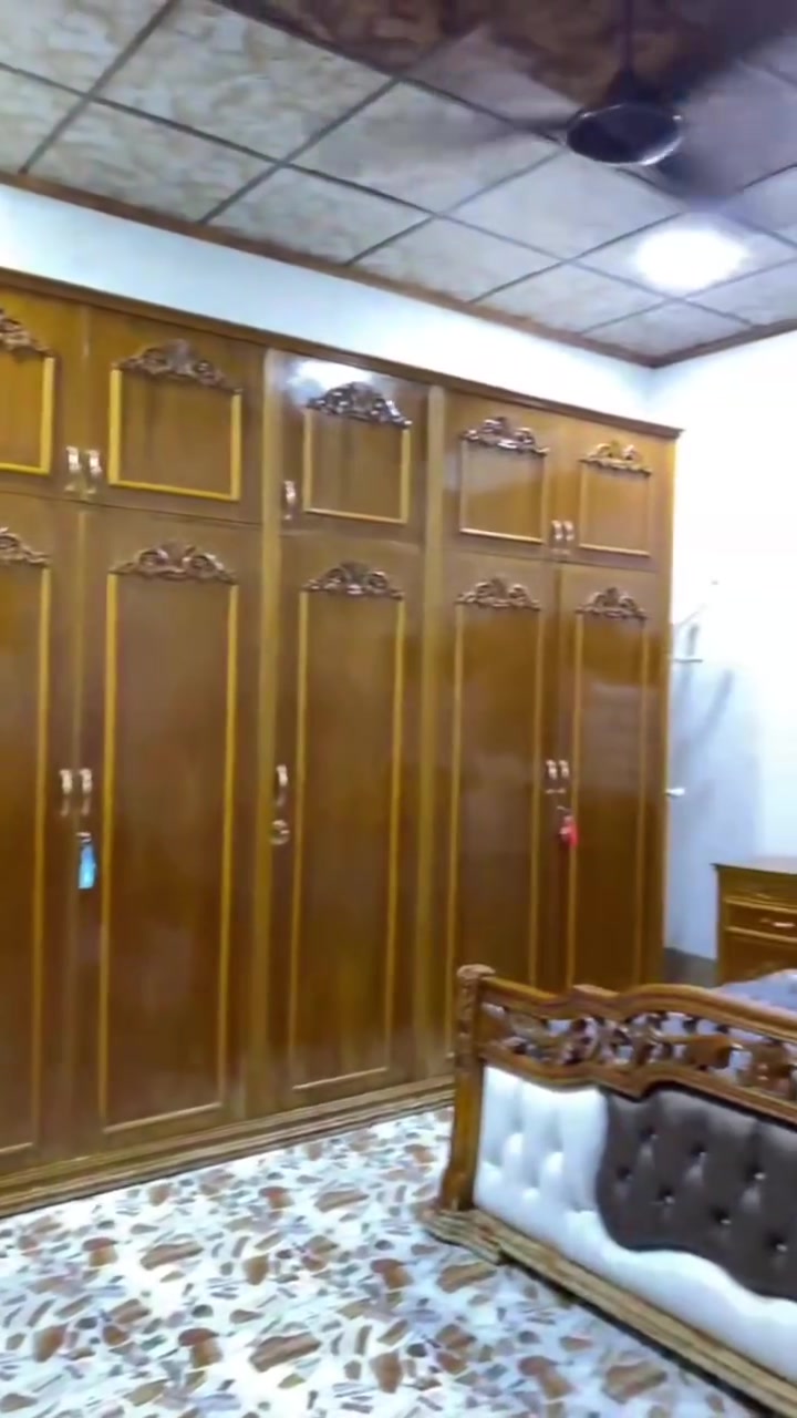 غرفه للبيع. نضيفه سعر مليون وا100وبيها مجال. ***********.
