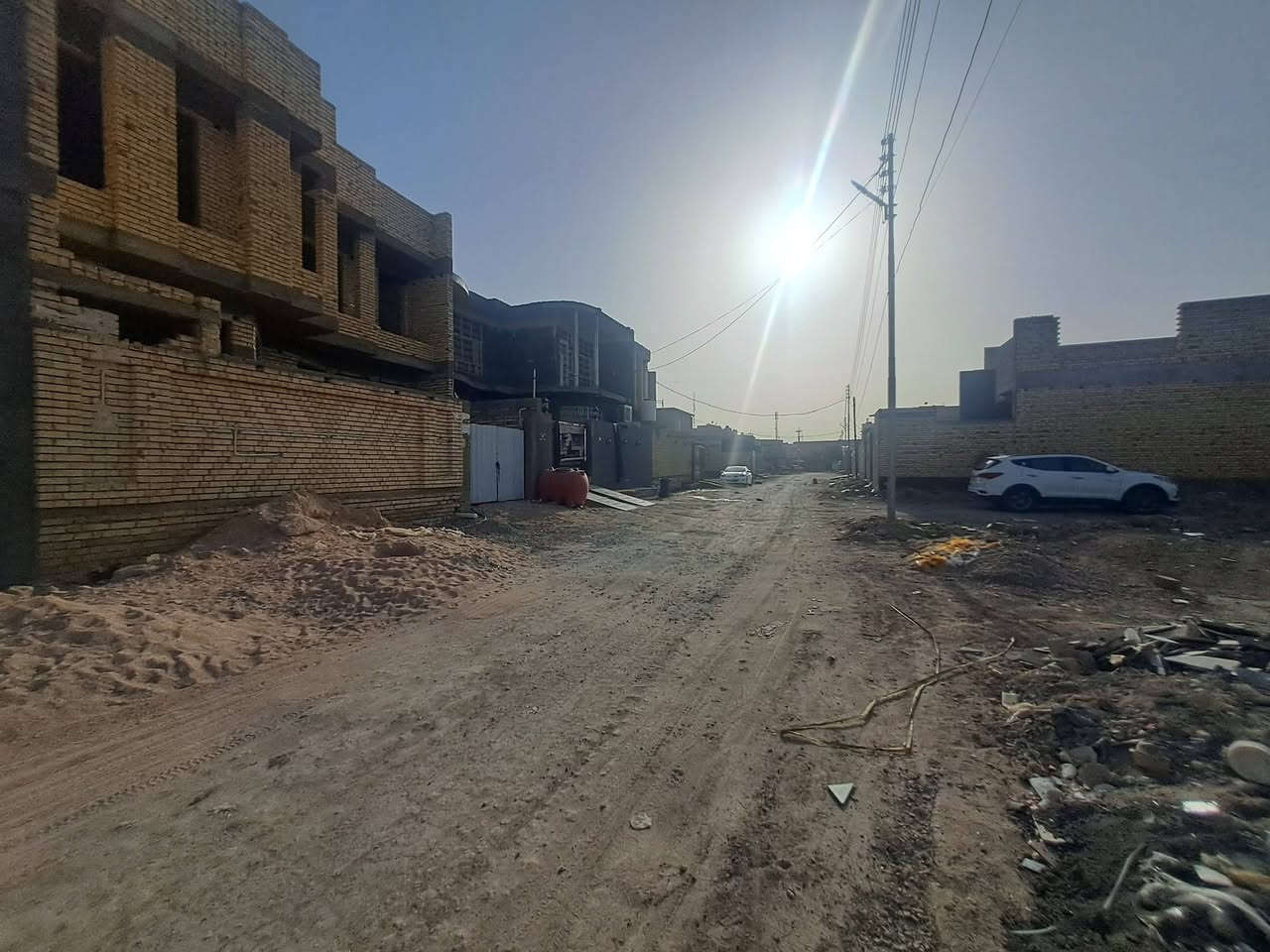 بيت طابقين٢٠٠م حديث بناءدرجه اولى
تأسيسات درجه اولى منطقة خنيطله شارع الحمداني مباشرتا
مكان قريب بنص خنيطله قرب الطابو وشارع خدمي كله مجاري وكهرباء وماء تفاصيل البيت داخل الفيديو
يحتاج لبخ وارضيه 
السعر  ١٦٥ وبي مجال
علما سعر القطعه بشارع الحمداني ٦٠
وتكلفة البناء الحالي ١٠٠
يعني ماكو اضافة اي مبالغ والسبب سرعة البيع لاسباب شخصيه 
*********** البيت معروض عدنه فقط
