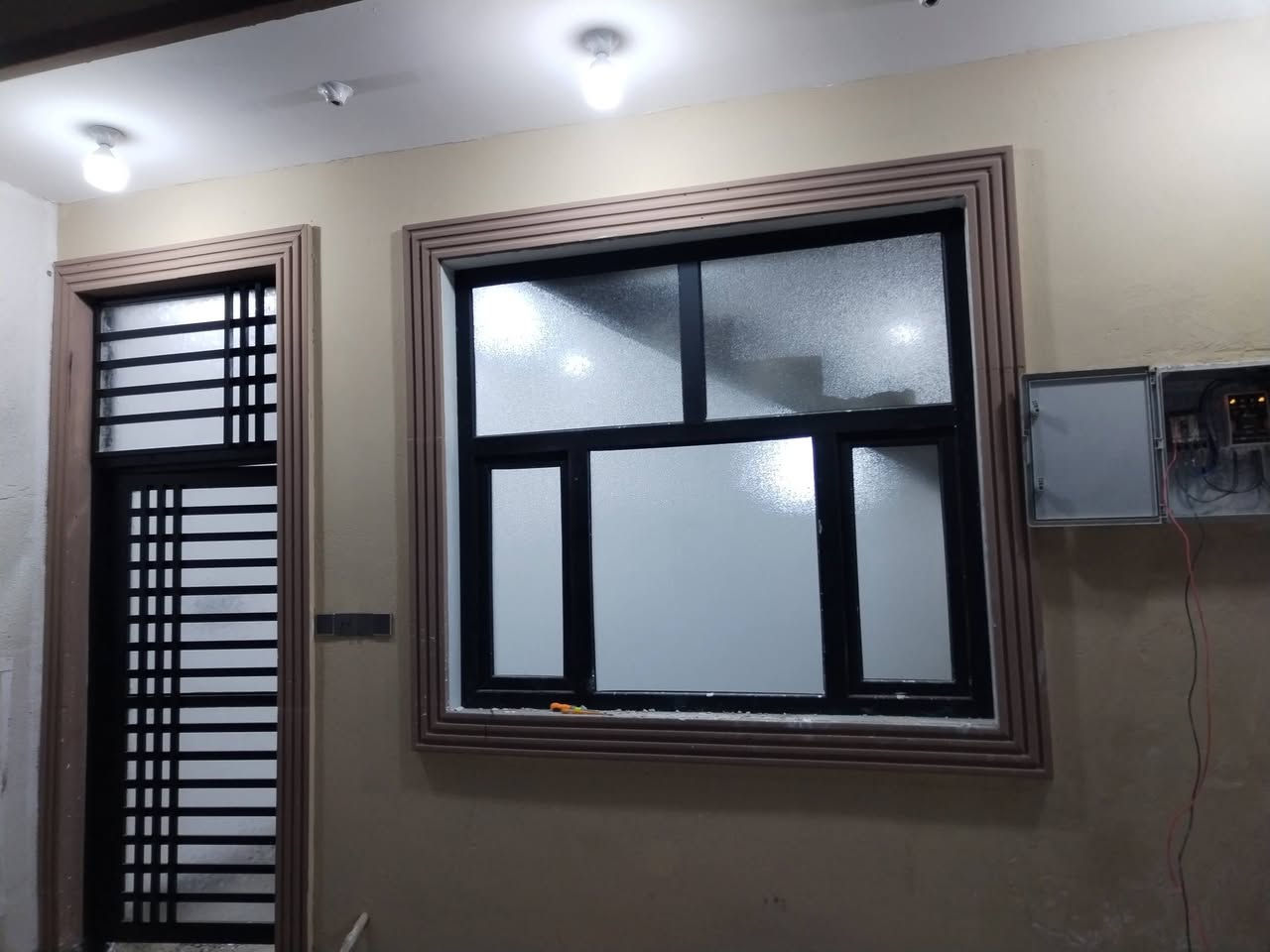 للبيع 
بيتين للبيع حي التجار ركن موقع حلو✅
كبال ال١٧٢ شارع ١٢م يبعدن ٦ بيوت عن الطابو
 شارع ال٢٠ من يم جعفر ال موسى 
ومن يم علاء عبدالله 
............................................... 
1_الاول طابق واحد ركن
غرفتين وصالة ومطبخ واستقبال
وطارمة وصحيات داخلية وخارجية
وجه 10 نزال 15
................................................. 
2_الثاني طابقين
جوة غرفة وصالة ومطبخ واستقبال
وطارمة وصحيات داخلية وخارجية
الفوك غرفتين وصحيات وصالة
وجه 10نزال 15
................................................ 
بناء درجة اولى طابوك وصب كونكريت
مواد كلة درجة اولى شغل واحد على واحد
بيبان حديد كله تفصال / شبابيك pvc

للاستفسار 
*********** 
*********** واتس اب
