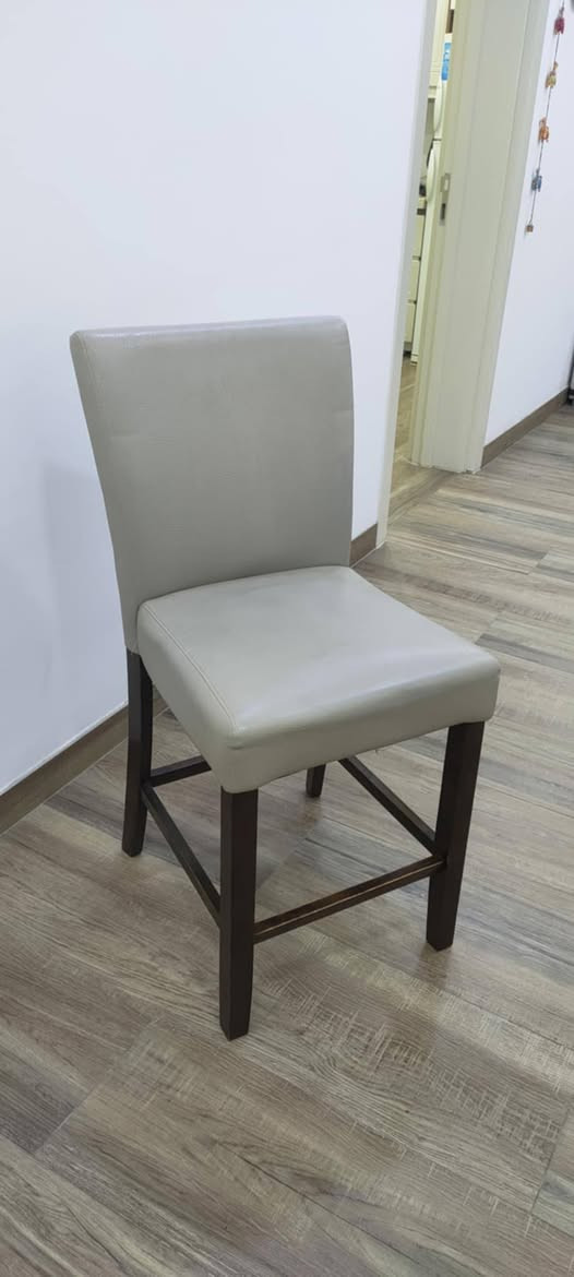 ميز طعام 8 نفرات 
السطح رخام مستخدم نظيف


**إذا كنت صاحب هذا الإعلان وتريد حذفه لأي سبب، رجاءا أرسل رسالة إلى الدعم الفني**