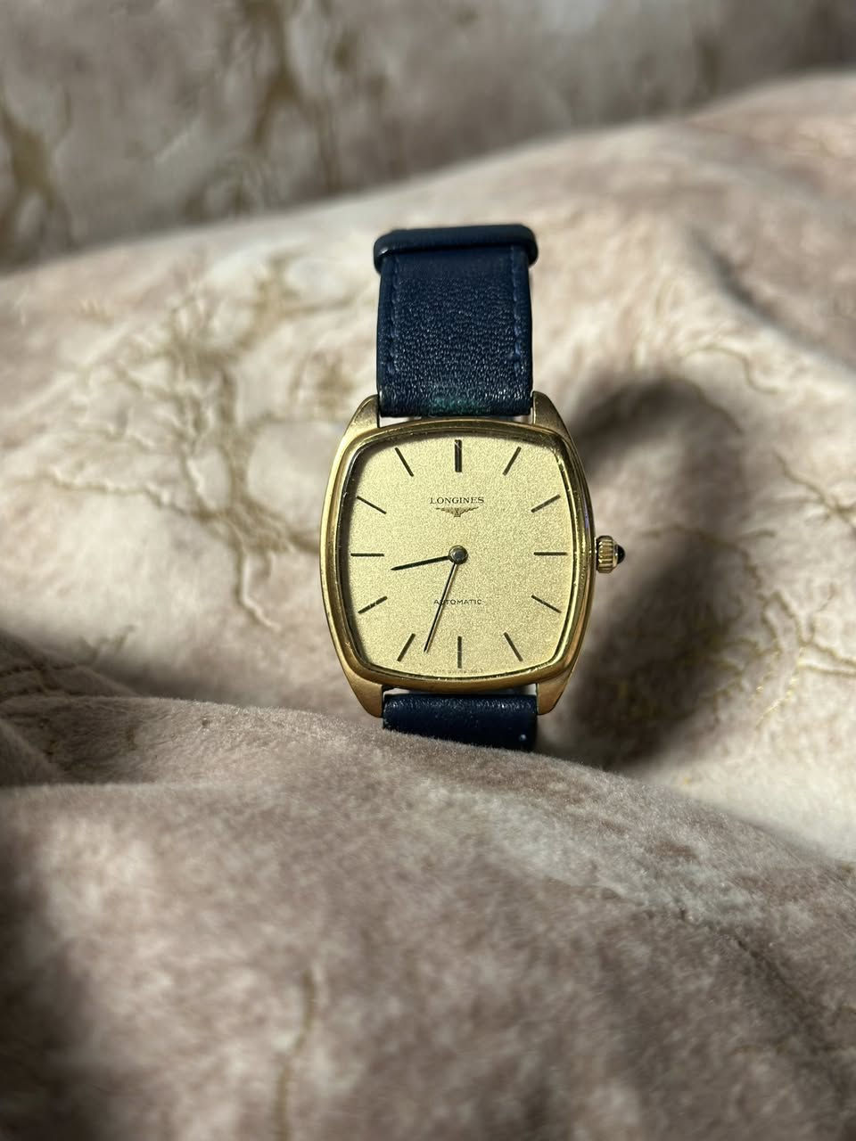 لونجين اوتماتيك نظافة 100‎%‎ فقط سير مستبدل جلد اصلي
السعر 375 دولار


**إذا كنت صاحب هذا الإعلان وتريد حذفه لأي سبب، رجاءا أرسل رسالة إلى الدعم الفني**