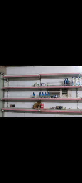 سلام عليكم  رفوف للبيع مكاني بغداد العدد ٢١ رف قياس متر وعشرين  و٤ رفوف قياس متر و٢٥  و١٠ رفوف قياس متر السعر عل خاص او اتصل ***********
