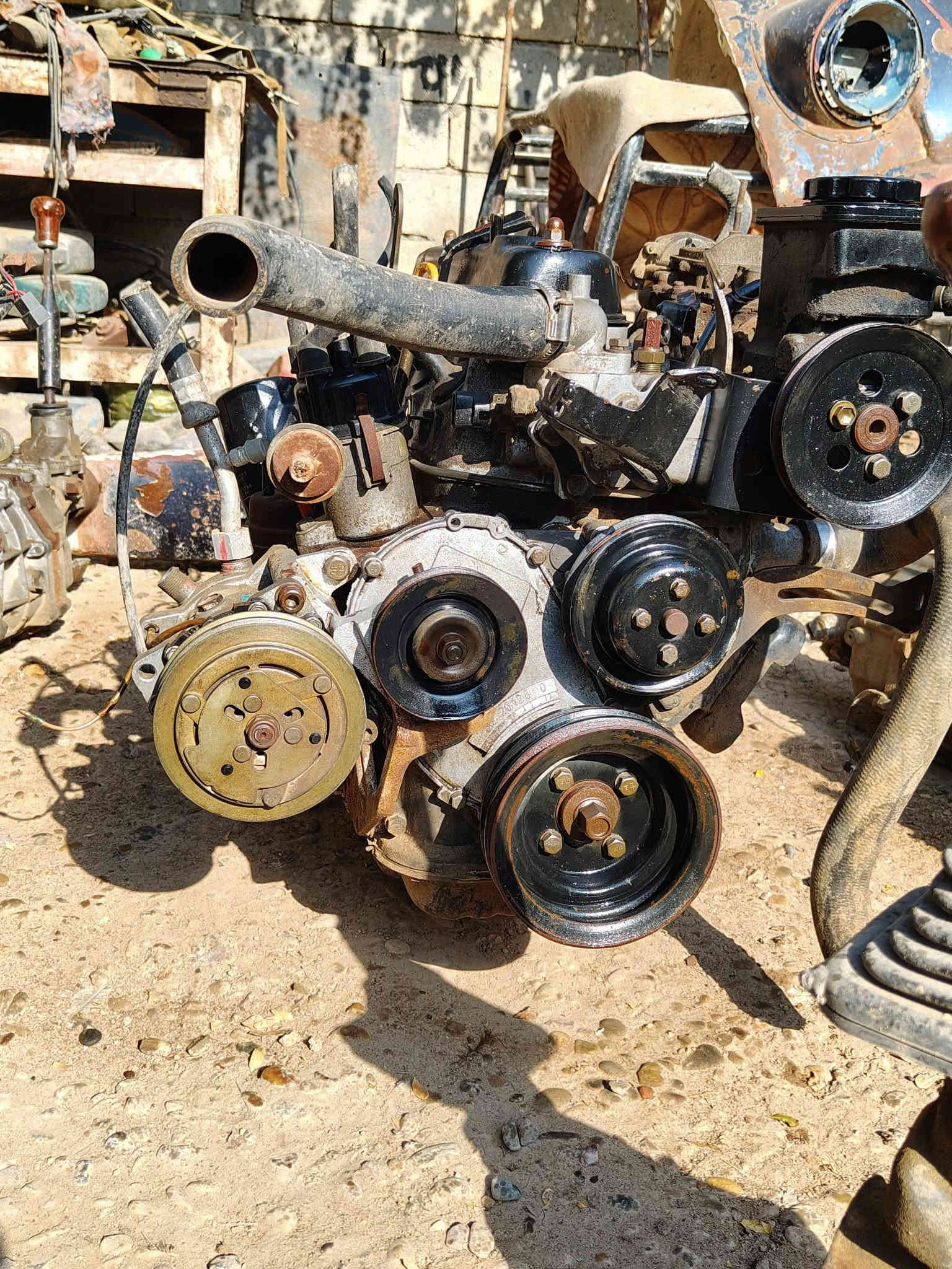 السلام عليكم يوجد لدينا محركات كامل ملحقات كير كنبريسر بور استيرن نوع فور واي ***********
