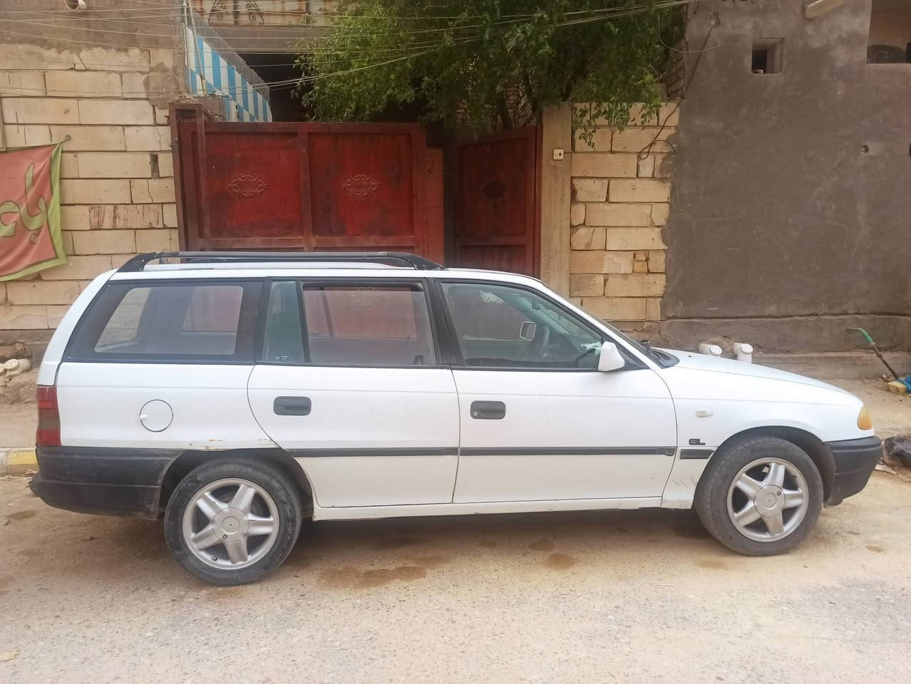 سلام عليكم
للبيع او مراوس 
اوبل استر 
محور كير ومكينة كورلا نضيفات 
موديل 94
كهربائيات شغالة 
السيارة بسمي سنوية مجددة ل 27
ارقام نگليزي 
السعر 30 وبيه مجال 
للاتصال ***********
مكاني ناصرية

