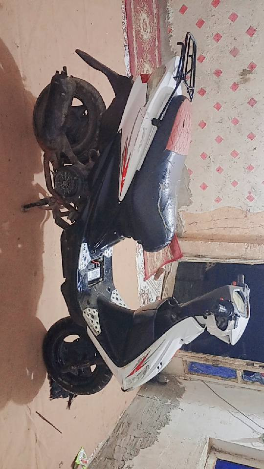 سعر 200 وبيها مجال اتصل على الرقم***********

مكاني واسط شارع النفط
