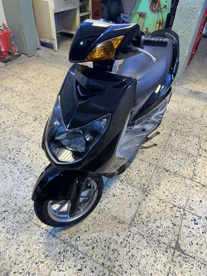 سلام عليكم فحل كابريتر للبيع دراجه نظيفه كلش مكينتها بلاديه ما مفتوحه نكره بكل وكت بيها وياله وفج وفلنجه وبكلايت 
سعرها 1100 مليون وميه مكاني البياع الاتصال ***********
