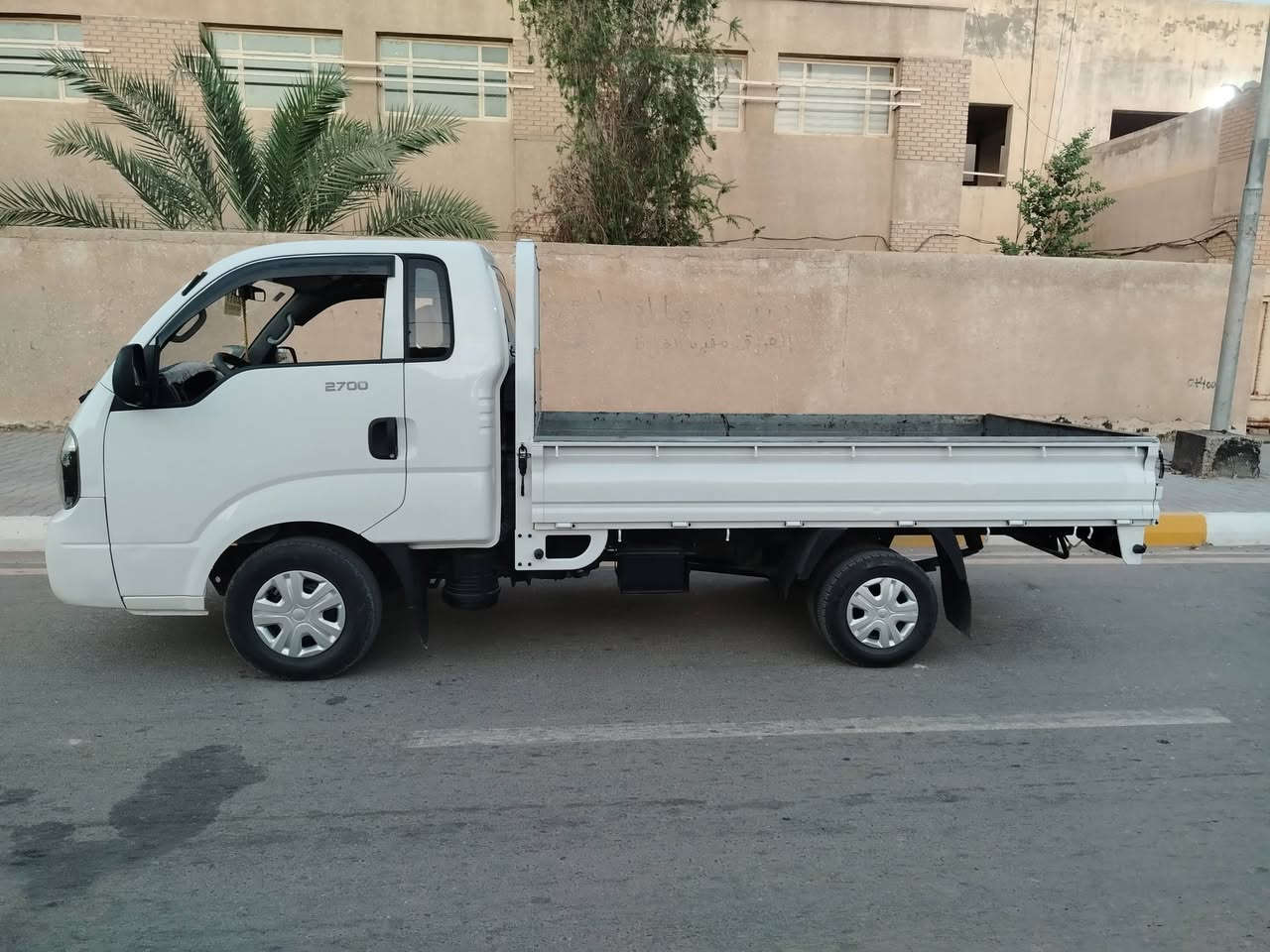 يالله السلام عليكم كيا موديل 16رقم بغداد انكليزي سياره مكفوله من صبغ وضربه محرك لاصرف والبخار وكير واكسل وشاصي وصدر تخم تاير سنويه مجدده لل 28مشروع وطني تحويل مباشر سياره جاهزه معروضه 107وبيهئ مجال بسيط شراي يتصل ***********
