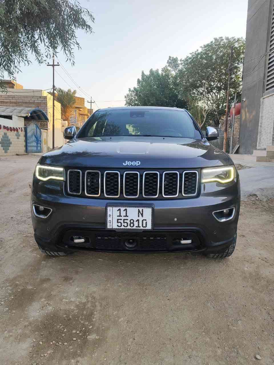 جيب شيروكي 2018فول الفول ام الرادارات حادثه جدا بصيط جاملغ وبنيد بدون لغد ولا شاصي سياره جديده على وضع الشركه كفاله عامه رقمه بغداد الدولي باسمي شرط التحويل 
السعر 175مكانه الديوانية الاستفسار الاتصال على الرقم 
                               ***********
مواصفات فووووول 1/1
بنرامه فتحتين +محرك 6سلندر 3600بانزين عادي 
بصمه +بصمه ابواب +تشغيل عن بعد 
كشنات جلد+كشنين كهرباء+كشنات تدفئه تبريد 
رادار امامي+رادارات جانبيه +مري قلاب علبك 
حساس امامي+حساس خلفي+كامره 360
اوتو بار +نضام اسبورت +إطفاء ذاتي+توقف خلفي 
جنطه كهرباء شفط+لايت زنون اصلي -لد امامي وخلفي 
تحكم ستيرن فول+مانع انحدار +شاشه جبيره +كير 8نمر 
السياره فول مواصفات وجديده كلش كير ومحرك وحداديه وتبريد وتخم تاير بلكارتون
