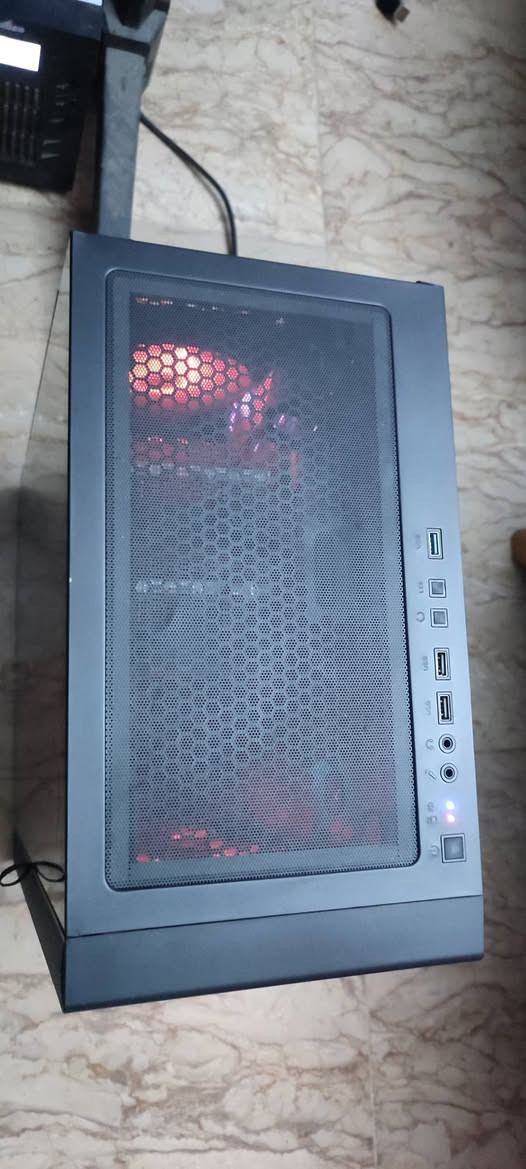 سلام عليكم و رحمة الله و بركاته 

Pc للبيع 
نظافة 💯

مواصفات :

كارت شاشة / Amd rx 580 8gb استخدام 6 اشهر 

المعالج / Amd ryzen 7 5700 x جديد فتح كارتون استخدام شهر

المبرد / هوائي دبل فان Thermal right 

اللوحة الام / Asrock x570 am4 جديد فتح كارتون استخدام شهر

الرام / 16 gb استخدام 6 اشهر 

الهارد دسك / hdd 500 gb استخدام 6 اشهر

بالنسبة للهارد ssd تم البيع 

للتواصل واتساب او اتصال *********** فقط
