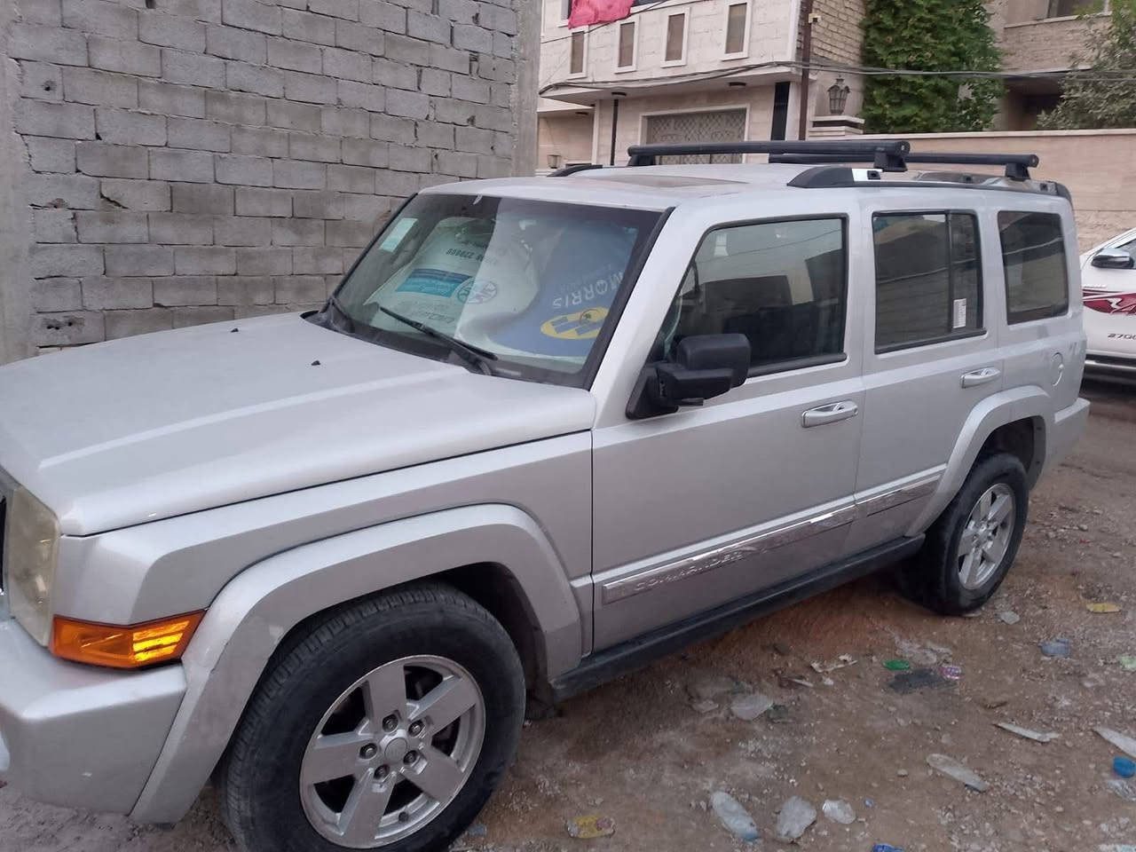 3فتحات جيب كومندر موديل ٢٠٠٧ بيه لاستيك ولف
7راكب 
كشنات جلد 
كشنات كهرباء 
دواخل سيارة نضيفة90% تبريد شغال قطعتين 
مكاني بغداد سعره 90سيارة بسمي  ***********
