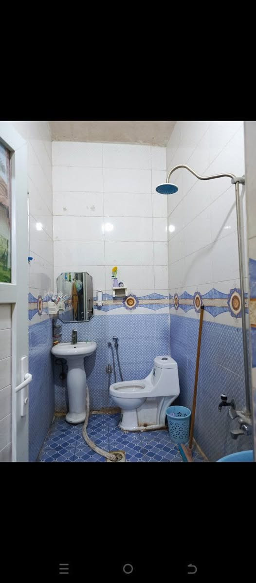 *إعلان بيع بيت في الخطيب الزراعي*

- *الموقع*: الخطيب الزراعي، بغداد
- *المساحة*: 100 متر مربع
- *الوصف*: بيت طابق ونص، غرفتين جوه وحده فوك، سند 25، بنفس الشارع، قريب من المحلات التجارية
- *السعر*: 140 مليون دينار عراقي (قابل للتفاوض)
- *المرافق*: كهرباء، ماء، إنترنت
- *الحالة*: جيد

إذا كنت مهتماً، يرجى الاتصال على الرقم: ***********
