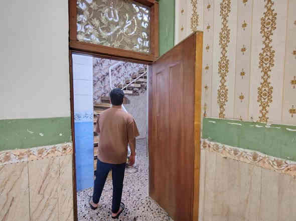 السلام عليكم دار للبيع الشماعية  ركن مربع  على الشارع العام طابقين بناء جديد اربع غرف مع  وثلاث حمامات مع استقبال كبير مع مطبخ  المساحة 105 م مجاور سيد عادل الدلال للاستفسار ***********
